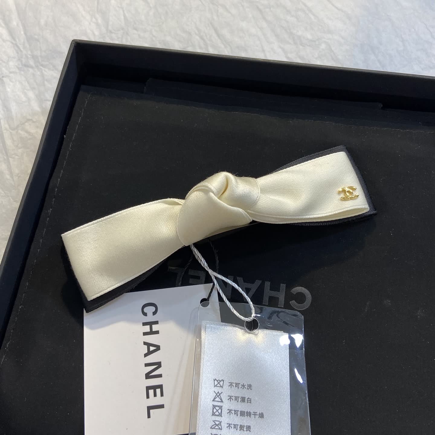 Chanel Satin Bow Hair Clip-XF0862